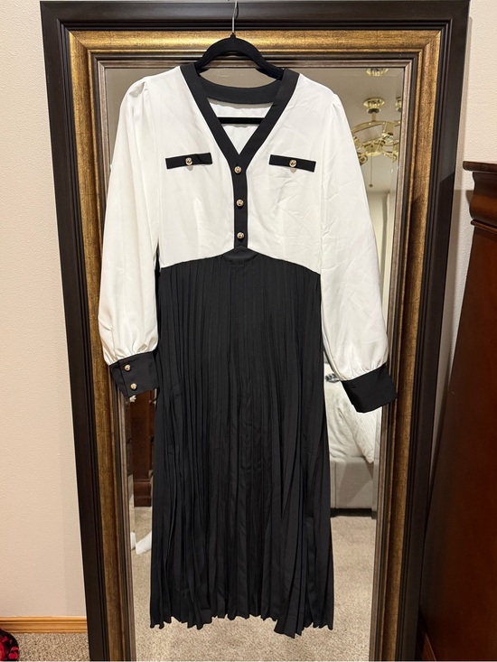 SHEIN Dresses & Skirts - SHEIN Black and White Long Sleeve Pleated Midi Dress